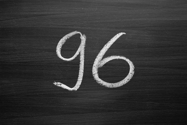 Αριθμός ενενήντα έξι απαρίθμηση γραμμένο με κιμωλία σε μαυροπίνακα — Φωτογραφία Αρχείου