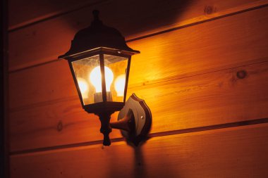 Ahşap evin dış fener