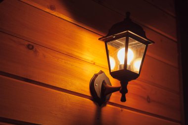 Ahşap evin dış fener