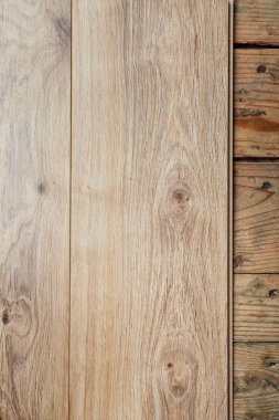 eski ahşap plakalar zemin üzerinde yeni Laminat parke