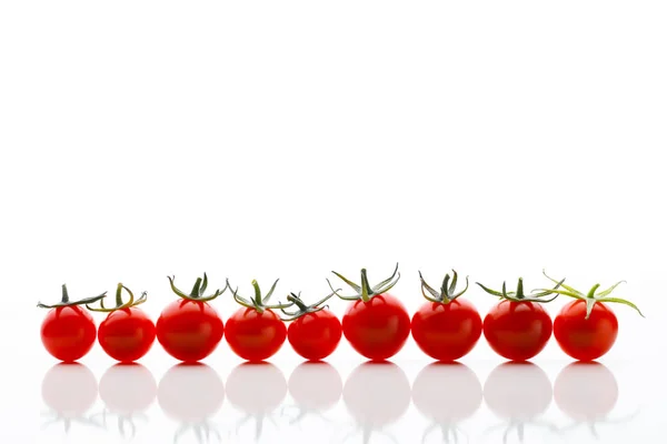 Pomodorini su sfondo bianco — Foto Stock