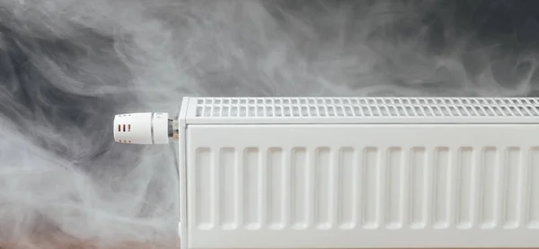 Radiateur de chauffage à vapeur chaude — Photo