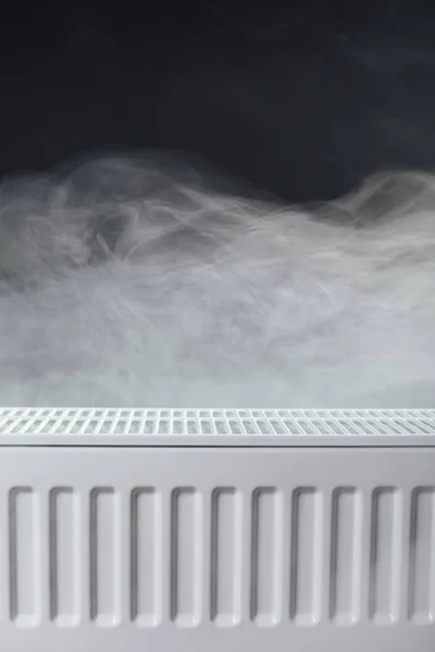 Radiateur de chauffage à vapeur chaude — Photo