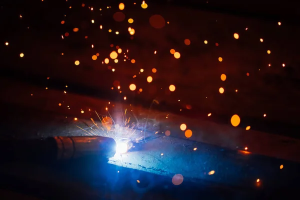 예술적 용접 불꽃 빛, 산업 배경 — 스톡 사진