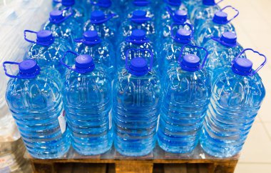 şişe hala su palet