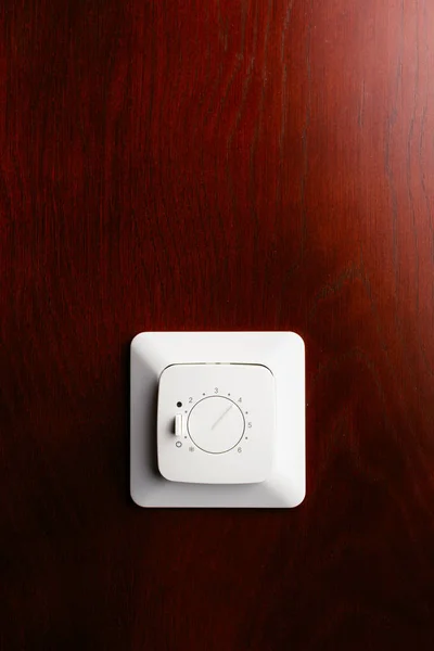 Système de climatisation thermostatique, fond en acajou de bois rouge — Photo