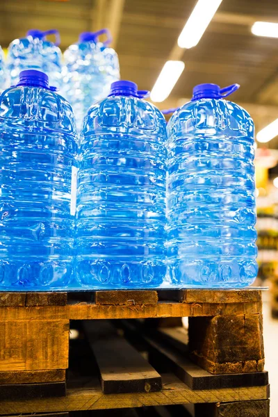 Bottled still water on the palette — Stock Photo, Image