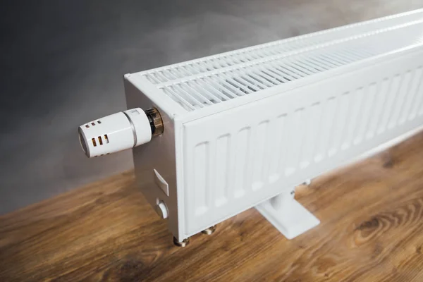 Radiateur de chauffage à vapeur chaude — Photo