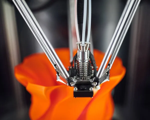 Tête d'imprimante 3D de travail, vue rapprochée — Photo
