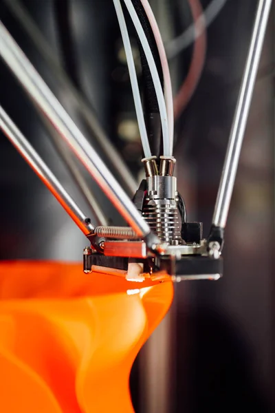 Werken van de 3D-printer hoofd, close-up weergave — Stockfoto