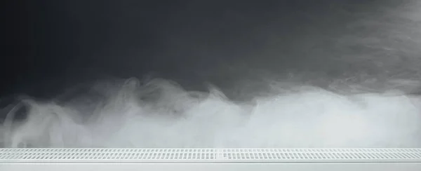 Heizkörper mit warmem Dampf heizen — Stockfoto
