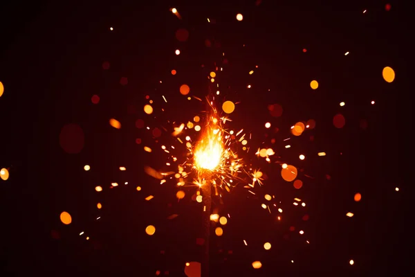赤い光でヘイズのクリスマス花火 — ストック写真
