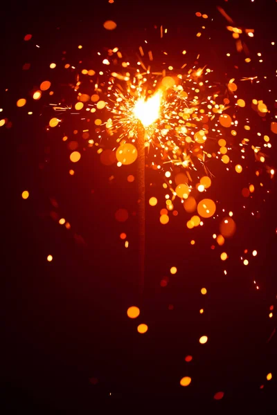 Chispa de Navidad en neblina con luz roja —  Fotos de Stock