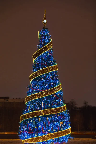 Árbol de Navidad luces, decoración de la ciudad — Foto de Stock