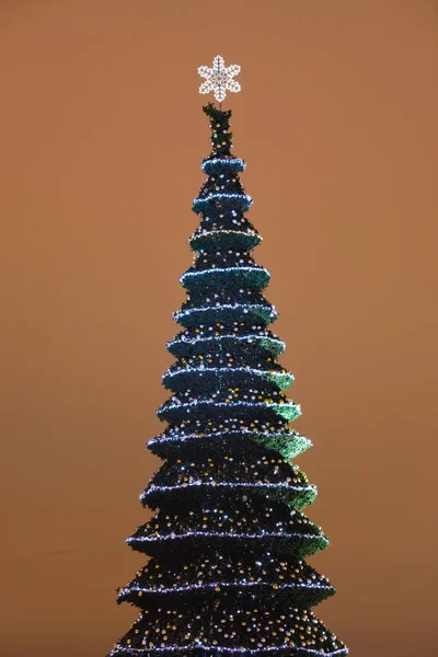 Árbol de Navidad luces, decoración de la ciudad — Foto de Stock