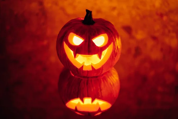 Jack-o-linterna calabaza resplandor luz, fondo de Halloween —  Fotos de Stock