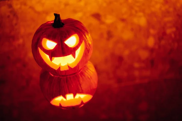 Тыквенные фонарики, светящийся свет, Хэллоуин фон — стоковое фото