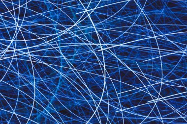 kaotik hareketleri ile hafif şeritli yollar