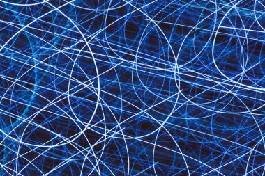 kaotik hareketleri ile hafif şeritli yollar