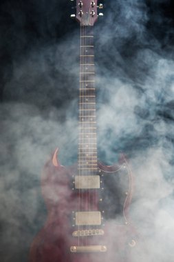 elektro gitar duman, portre görünümünde