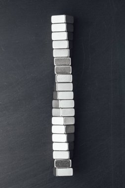 Neodim mıknatıslar sarmal, siyah arka plan