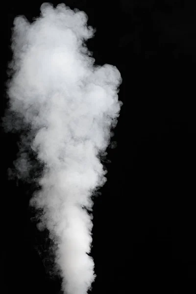 Fluxo espesso de nevoeiro isolado em preto — Fotografia de Stock