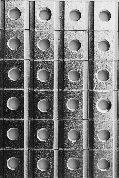Porcas de parafuso deslizante em uma linha, fundo industrial abstrato — Fotografia de Stock