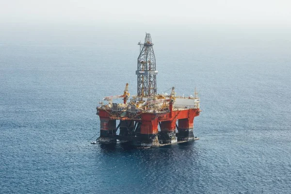Plataforma offshore de petróleo e gás — Fotografia de Stock