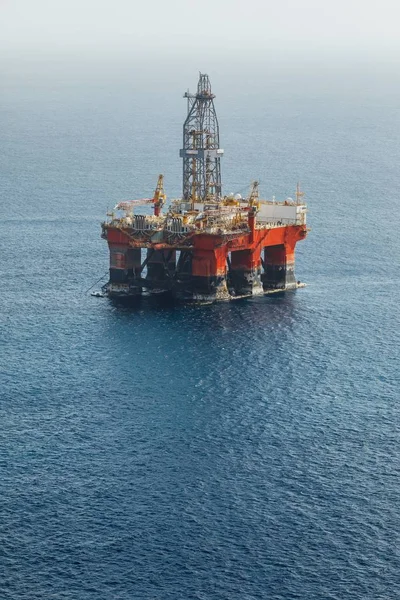 Plataforma de petróleo y gas mar adentro — Foto de Stock