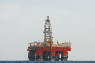 Offshore petrol ve gaz platformu