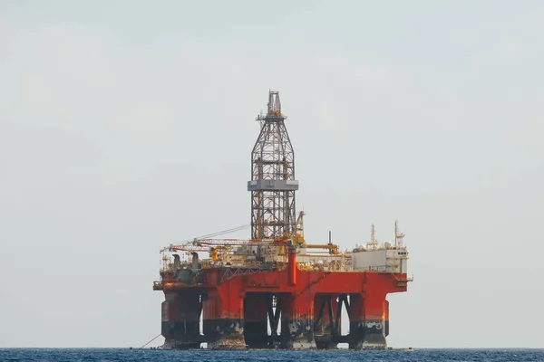 Plataforma de petróleo y gas mar adentro — Foto de Stock