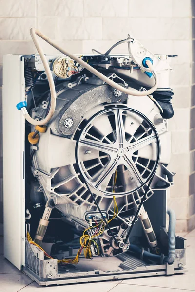 Washing machine with open enclosure is ready for service — Stock Photo, Image