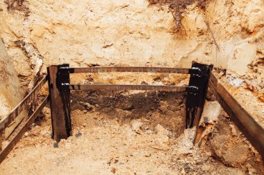 Elektrik topraklama instalaltion, yeraltı metal çerçeve bölümü