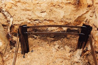 Elektrik topraklama instalaltion, yeraltı metal çerçeve bölümü