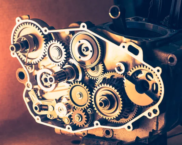 Разборный двигатель мотоцикла с шестеренками — стоковое фото