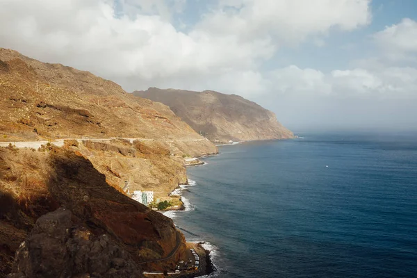 Costa sud dell'isola di Tenerife e oceano Atlantico — Foto Stock