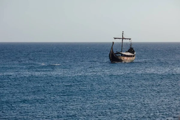 Old black ship in the open sea — Stock Photo, Image