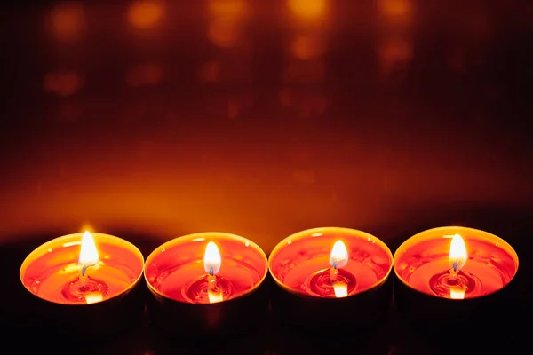 燃烧红 tealight 蜡烛组 — 图库照片