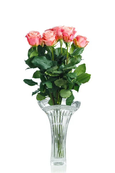 Pink roses bouquet in crystal vase, isolated on white — Stock Photo, Image