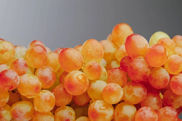 Heap of grapes vine, gray background — Stock Photo, Image