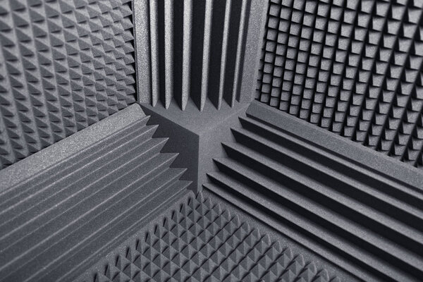 Акустический пенопоглотитель и басовые ловушки для звукопоглощающего фона
