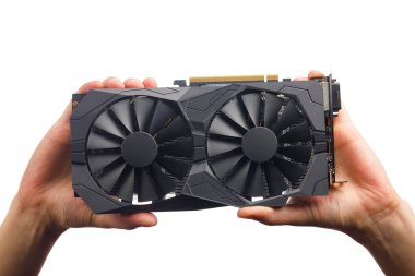 Gpu video kartı ellerinde, beyaz üzerine izole edilmiş