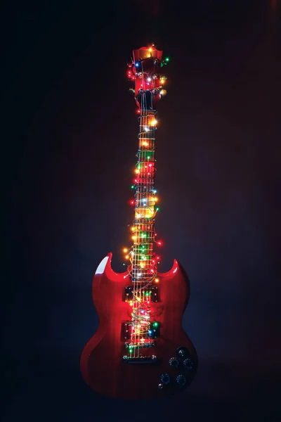 Guitarra abstrata com luzes festivas de Natal — Fotografia de Stock