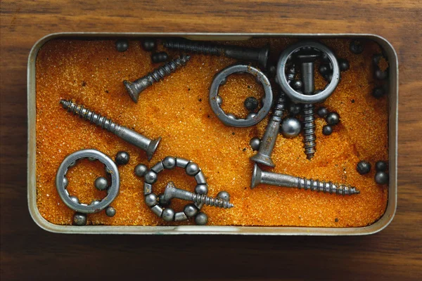 Broken bearings and screws in a box — Stock Photo, Image