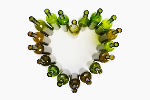 Leere Weinflaschen Herzförmig Weißer Hintergrund — Stockfoto