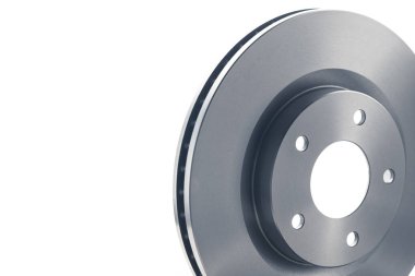 Beyaz arkaplanda araba fren diskleri