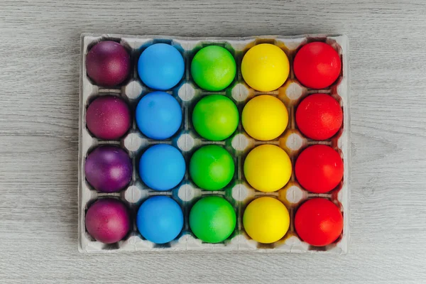 Oeufs Multicolores Festifs Pâques Carton Vue Dessus — Photo