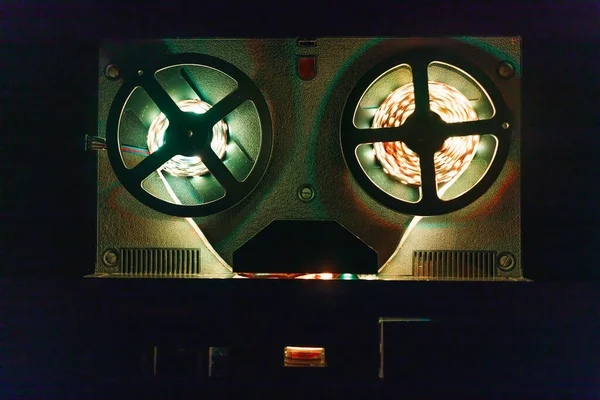 带导引光带的卷筒式录音机 — 图库照片
