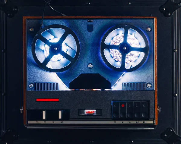 Reel Reel Audio Tape Recorder Blue Led Light Strip — стоковое фото