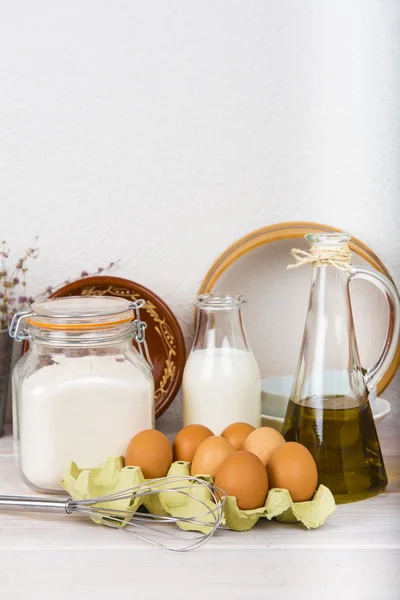 Ingredientes para cocinar magdalenas o magdalenas — Foto de Stock